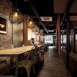 Luminária pendente de metal com design retrô