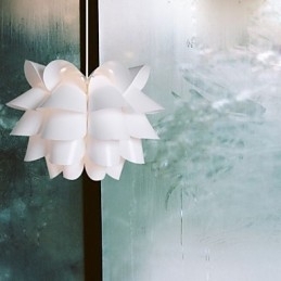 Luminária pendente contemporânea e contratada The Nordic Idea White Lotus