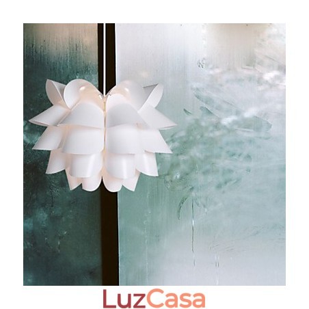 Luminária pendente contemporânea e contratada The Nordic Idea White Lotus Luminária pendente contemporânea e contratada The Nordic Idea White Lotus