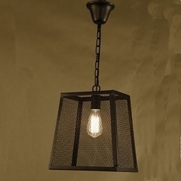 Um lustre de ferro forjado retrô industrial Wind Cafe com cobertura de rede