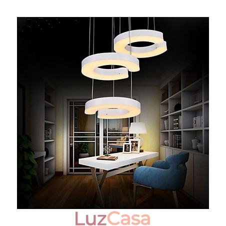 Três lustres de acrílico tipo C