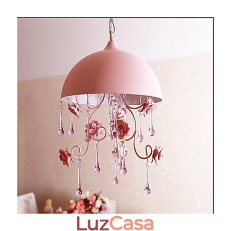 Um pequeno lustre de jardim de rosas rosa, luminária de ferro, princesa Um pequeno lustre de jardim de rosas rosa, luminária de ferro, princesa