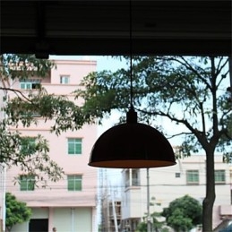 Um lustre de ferro retrô exclusivo