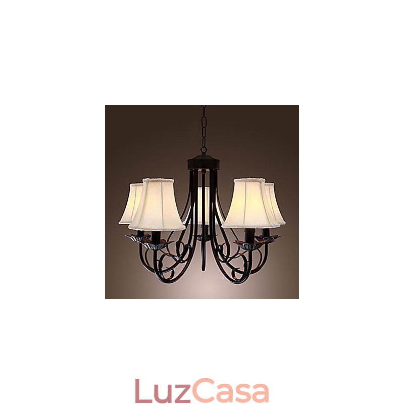 Lustre de latão clássico tradicional antigo