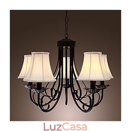 Lustre de latão clássico tradicional antigo