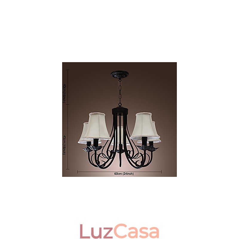 Lustre de latão clássico tradicional antigo