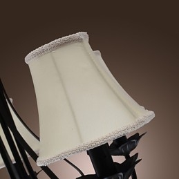 Lustre de latão clássico tradicional antigo