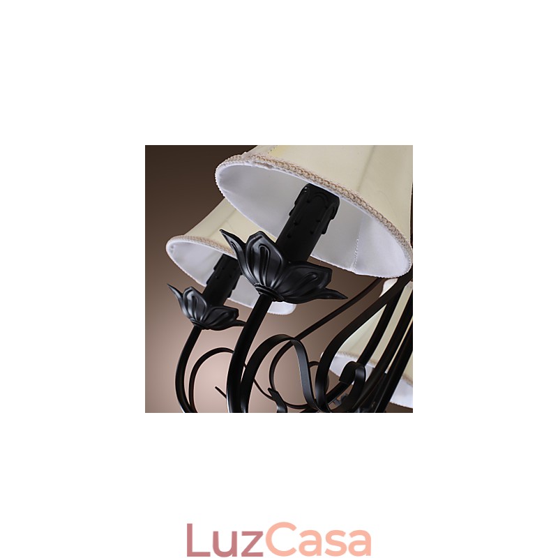 Lustre de latão clássico tradicional antigo