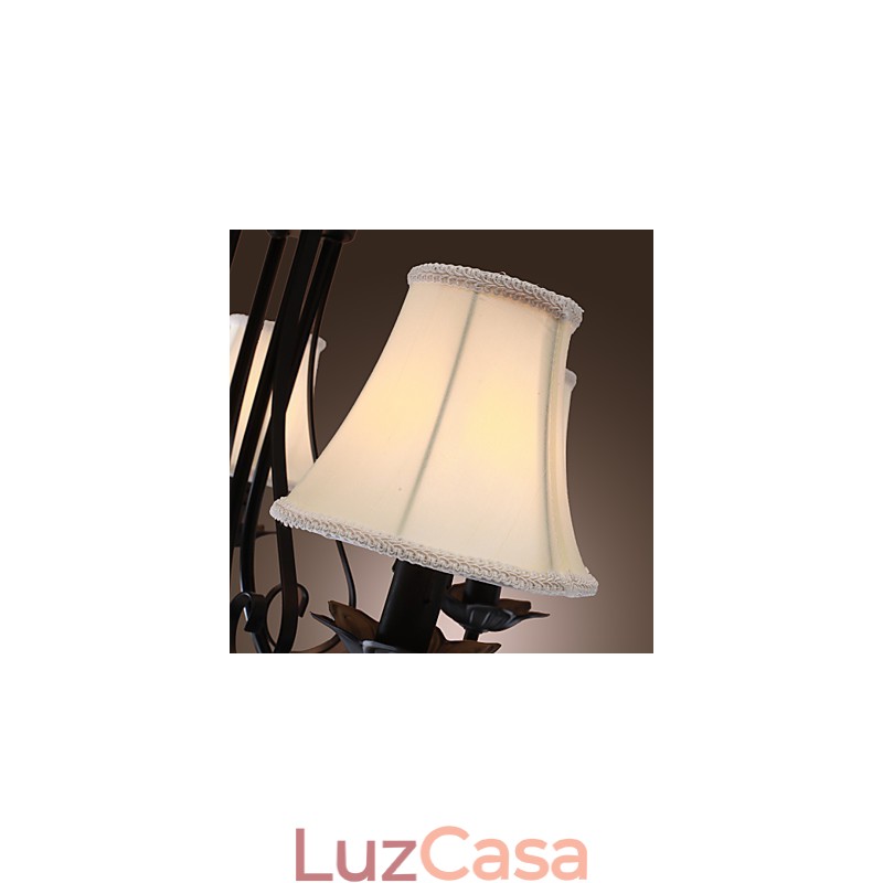 Lustre de latão clássico tradicional antigo