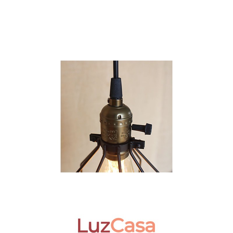 Indústria rural americana contratou uma única cabeça de lustre de ferro pequeno e criativo