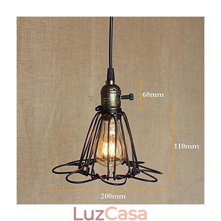 Indústria rural americana contratou uma única cabeça de lustre de ferro pequeno e criativo