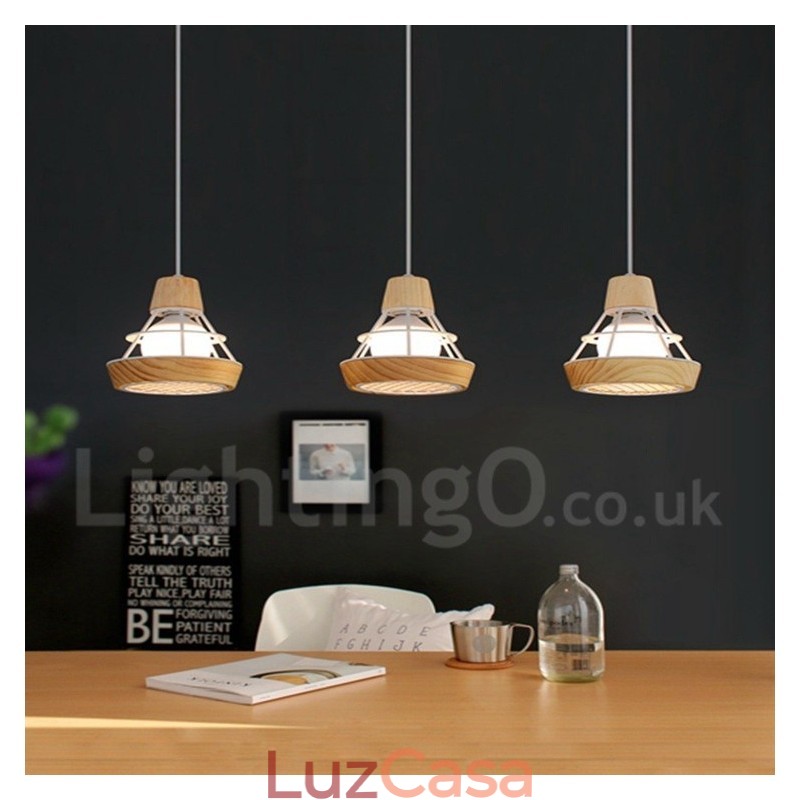Luminária pendente de madeira e metal para sala de jantar
