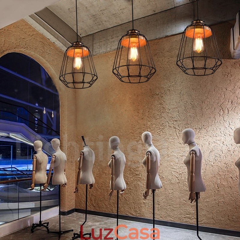 Luminária pendente de madeira e metal country