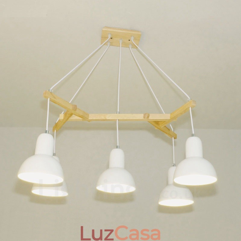 Luminária pendente moderna contemporânea de madeira com 5 luzes e cúpula de ferro
