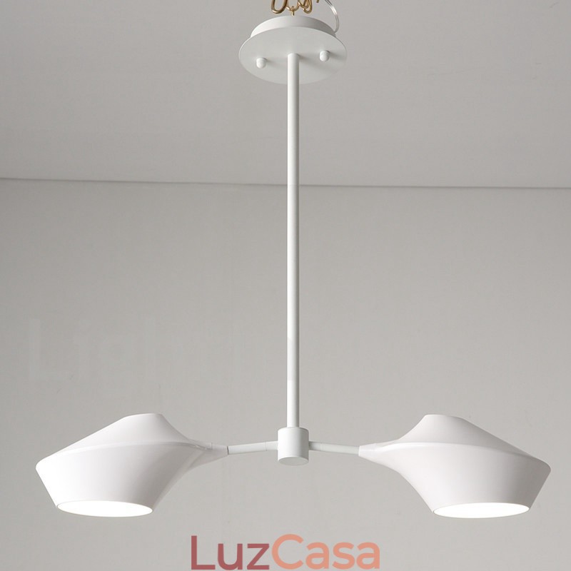 Lustre moderno e contemporâneo com cúpulas de acrílico branco e preto