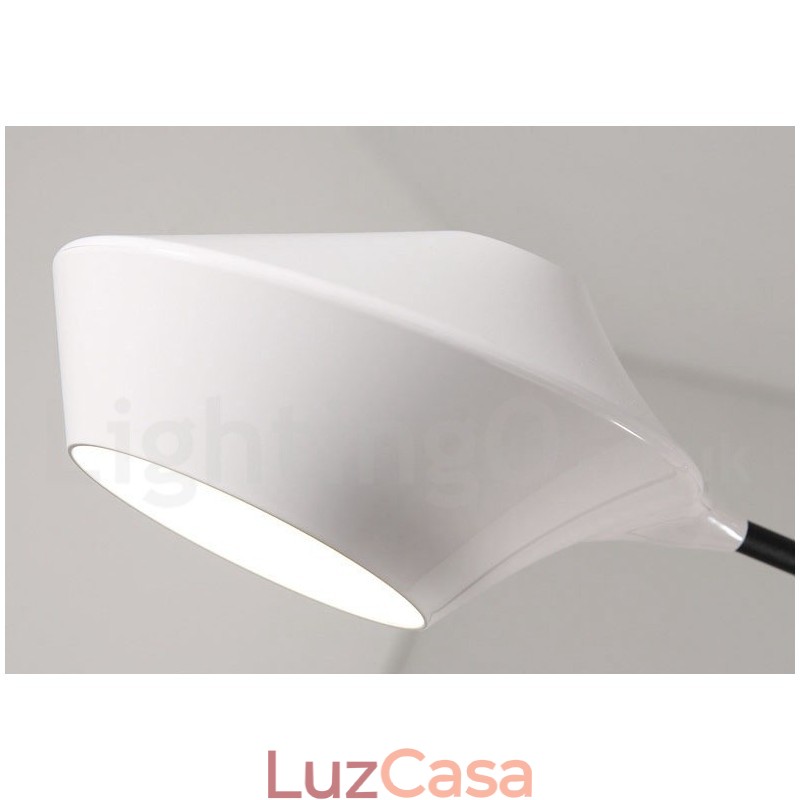 Lustre moderno e contemporâneo com cúpulas de acrílico branco e preto
