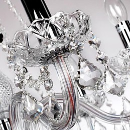 Lustre de luxo com 6 luzes em destaque
