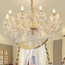 Lustre de ouro com lustre de vela de cristal transparente