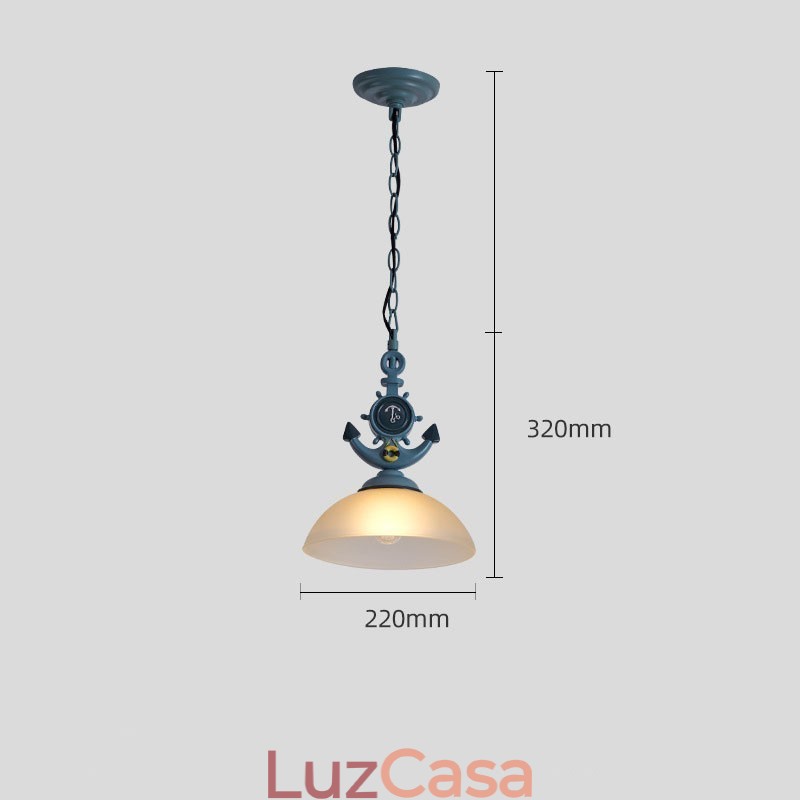 Uma luz pendente antiga, rústica, artística, retrô, azul claro, com cúpula de vidro