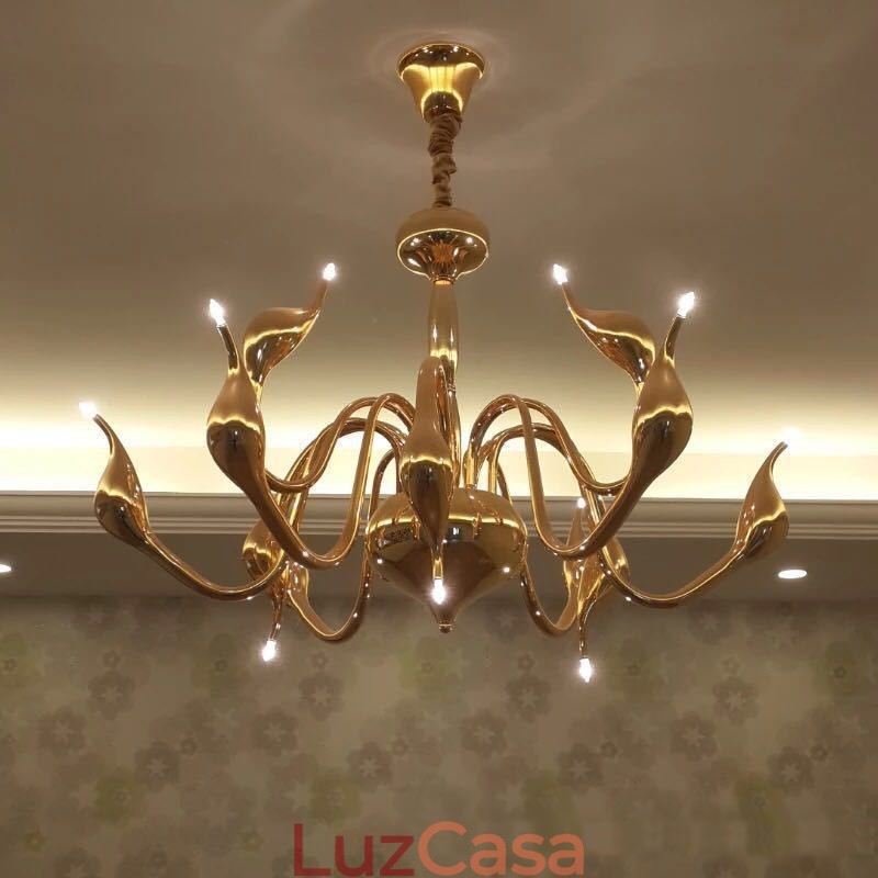 Lustre pendente moderno de metal cisne dourado com 12 luzes
