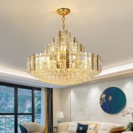 Lustre de cristal com detalhe em ferro dourado vazado