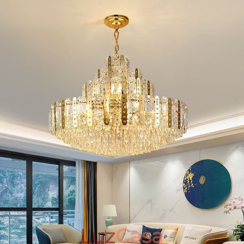 Lustre de cristal com detalhe em ferro dourado vazado