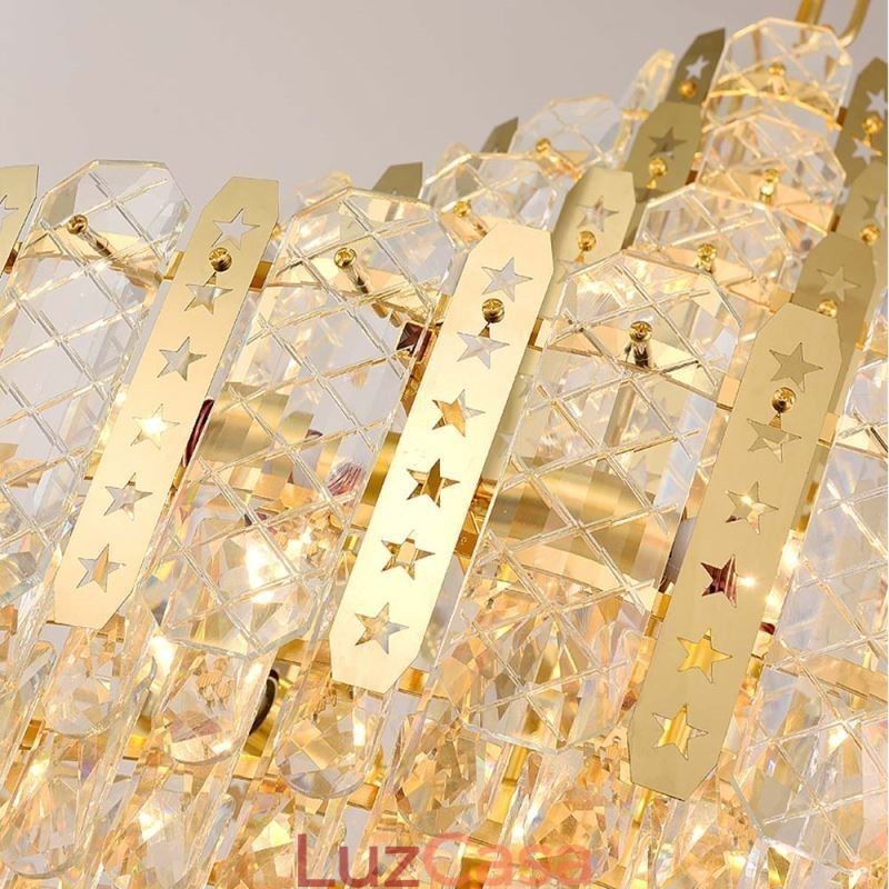 Lustre de cristal com detalhe em ferro dourado vazado
