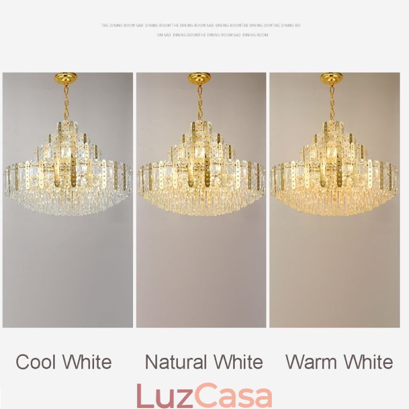 Lustre de cristal com detalhe em ferro dourado vazado