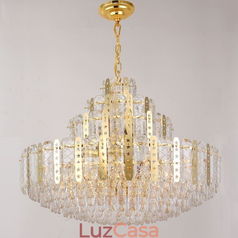 Lustre de cristal com detalhe em ferro dourado vazado