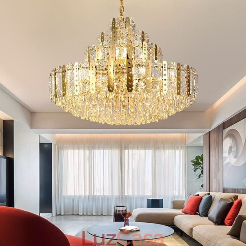 Lustre de cristal com detalhe em ferro dourado vazado