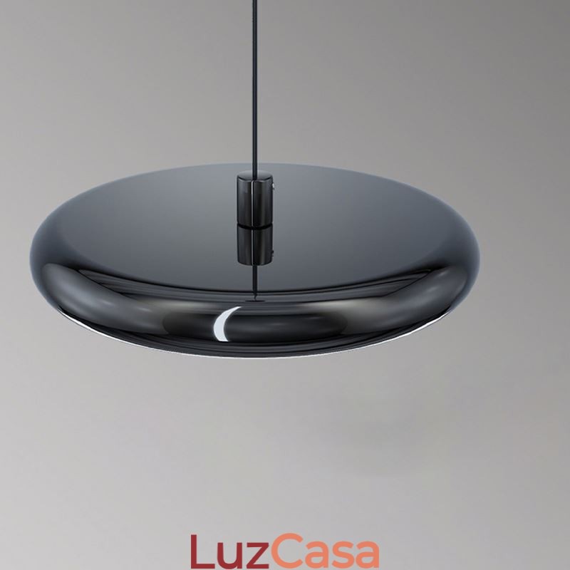 Luminária pendente com três luzes de cabeça redondas