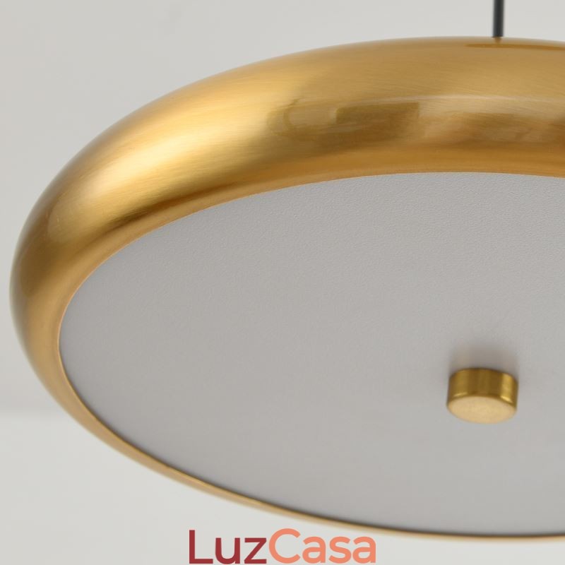 Luminária pendente com três luzes de cabeça redondas