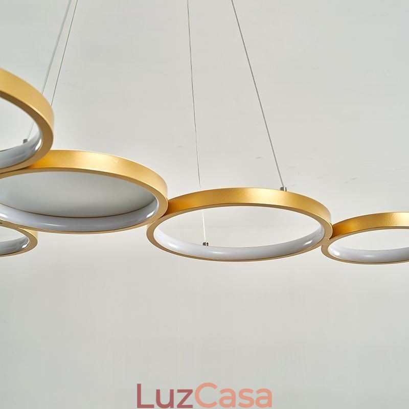 Luminária pendente estilosa em alumínio com arte no teto