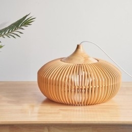 Lustre pendente com moldura de madeira em formato de abóbora