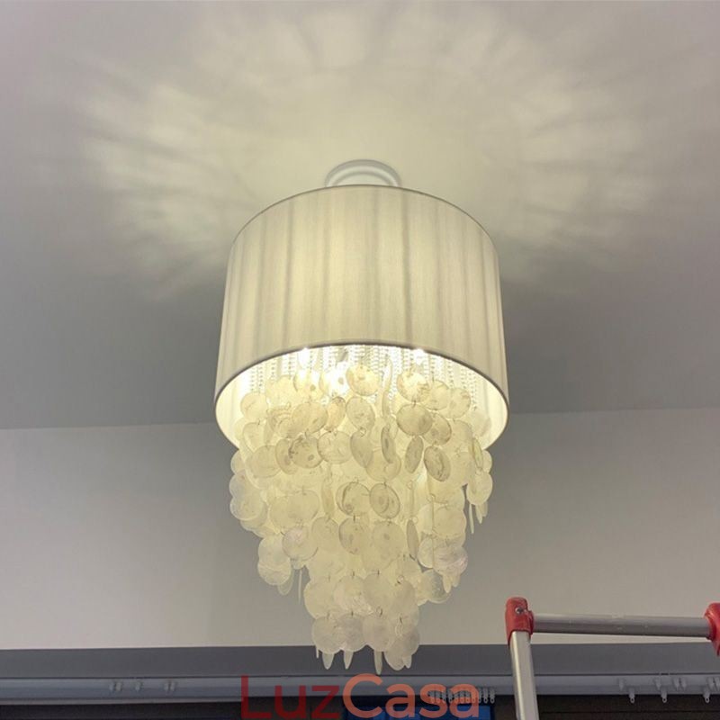 Luminária pendente contemporânea Jellyfish Shells Lighting com abajur cilíndrico