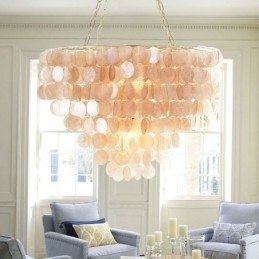 Lustre de concha natural redondo em camadas pendurado marrom claro preto