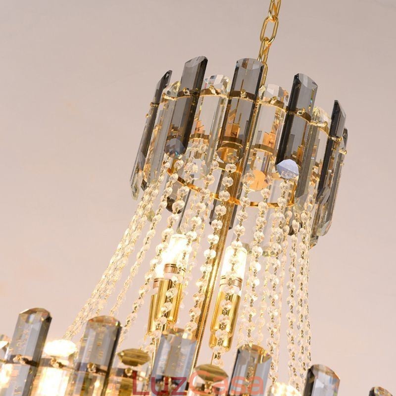 Moderno e elegante lustre pendente de cristal cônico