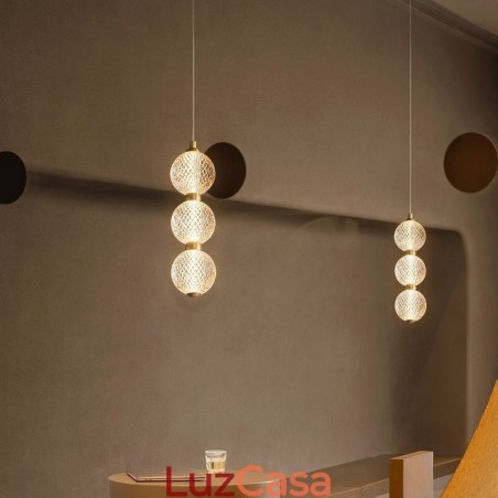 Luminária pendente de acrílico com contas decorativas