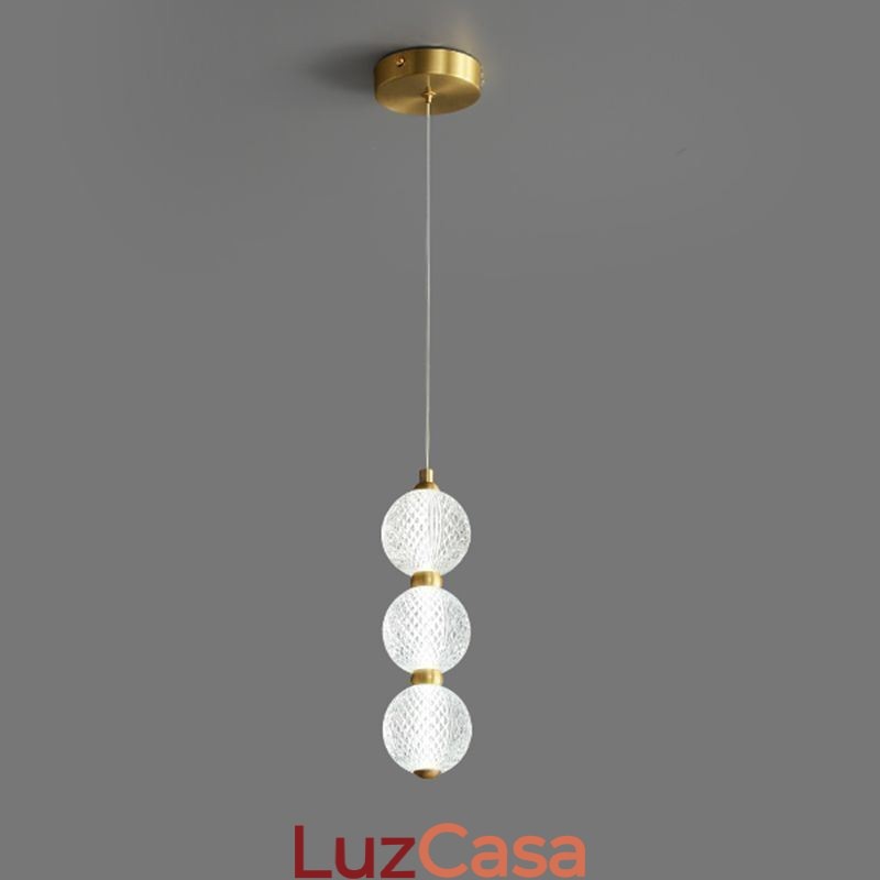 Luminária pendente de acrílico com contas decorativas