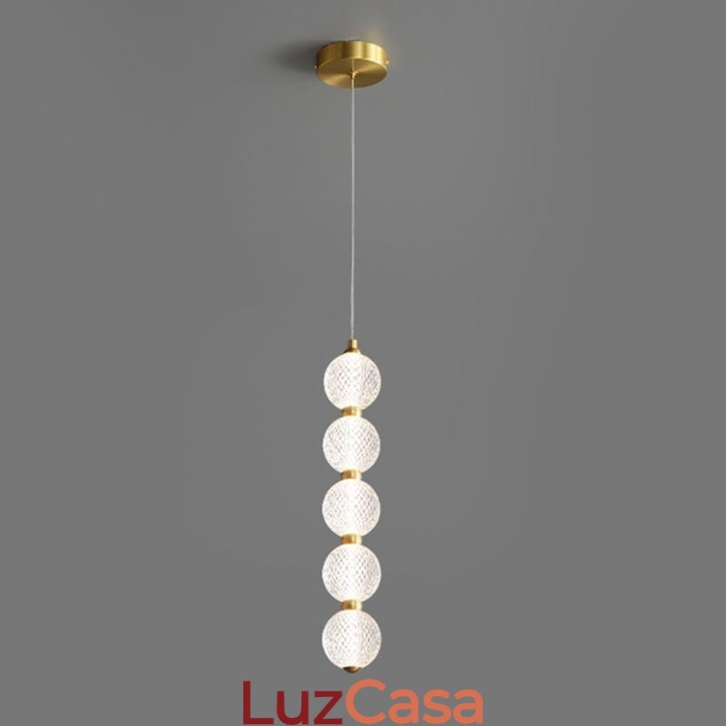 Luminária pendente de acrílico com contas decorativas