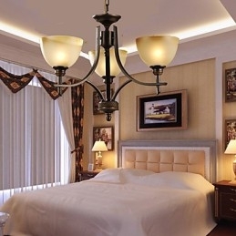 Lustre Elegante com 3 Luzes em Luz Quente