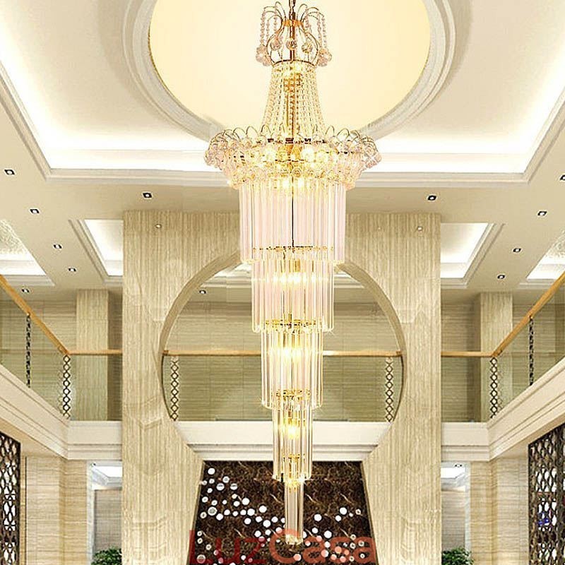 Elegante lustre longo de cristal pendente