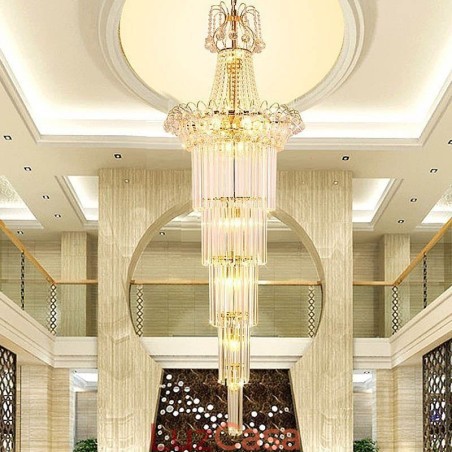 Elegante lustre longo de cristal pendente