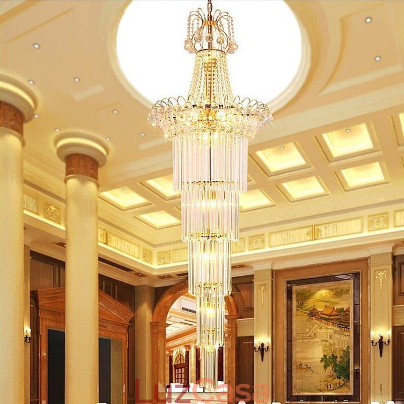 Elegante lustre longo de cristal pendente