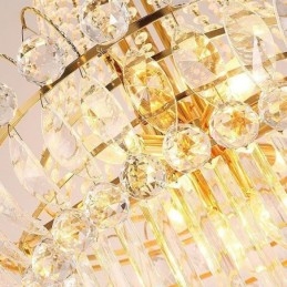 Elegante lustre longo de cristal pendente