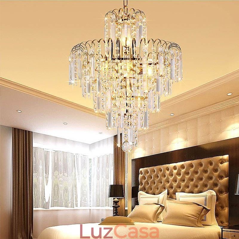 Lustre moderno e elegante de cristal com pingente cônico