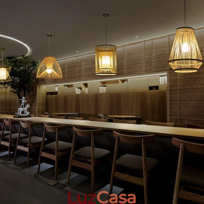 Luminária pendente de cabeceira em bambu trançado