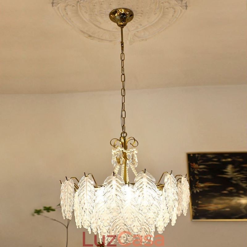 Elegante luminária pendente de vidro com folhas