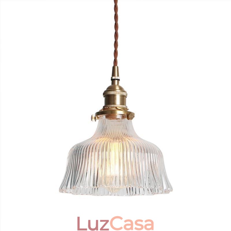 Luminária pendente grande de vidro transparente com nervuras e suporte de latão com interruptor giratório