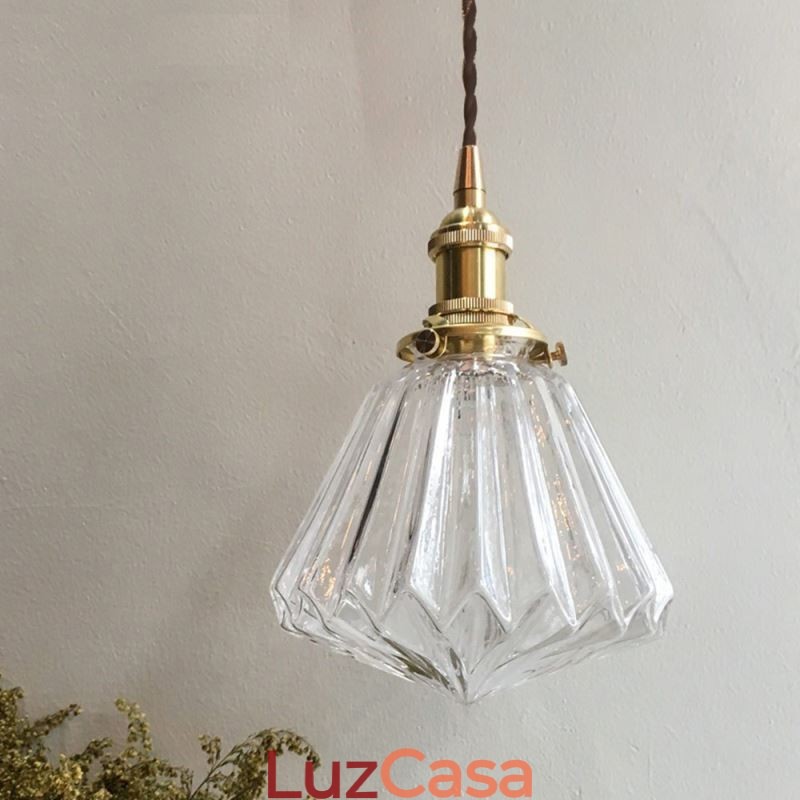 Luminária pendente de vidro com nervuras em diamante transparente